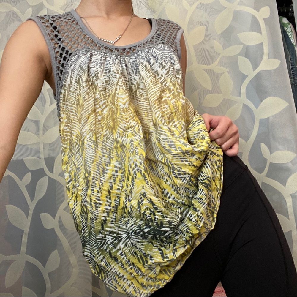 Flowy green mesh/fishnet top‎